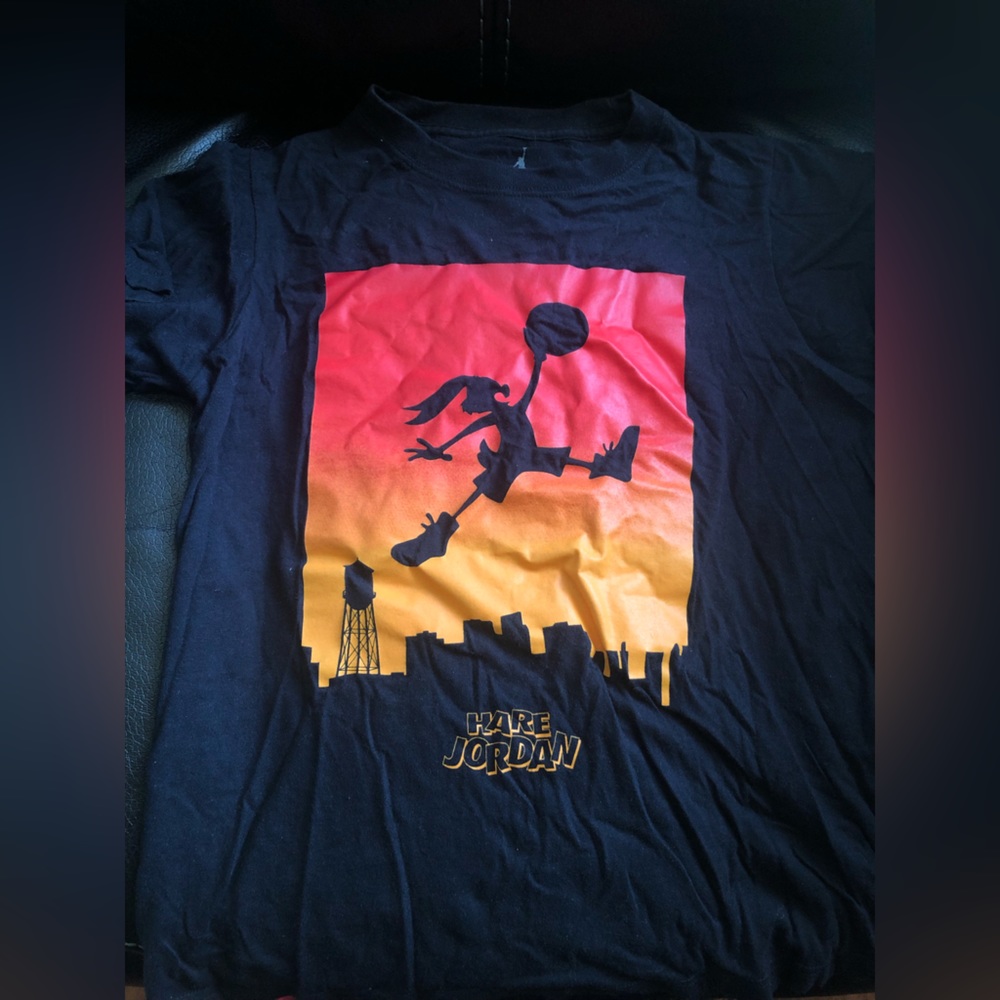 Hare Jordan Bugs Bunny Space Jam Michael Jordan T shirt (big boys) medium GUC